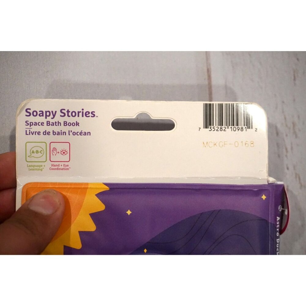 Munchkin Soapy Finger Puppet Bath (2) Books: Scuba Sean & Astro Duck, NEW - Picture 5 of 12